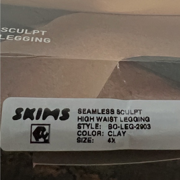 🟠NWT SKIMS Seamless Sculpt High Waisted Legging in Clay 4X - Picture 3 of 4